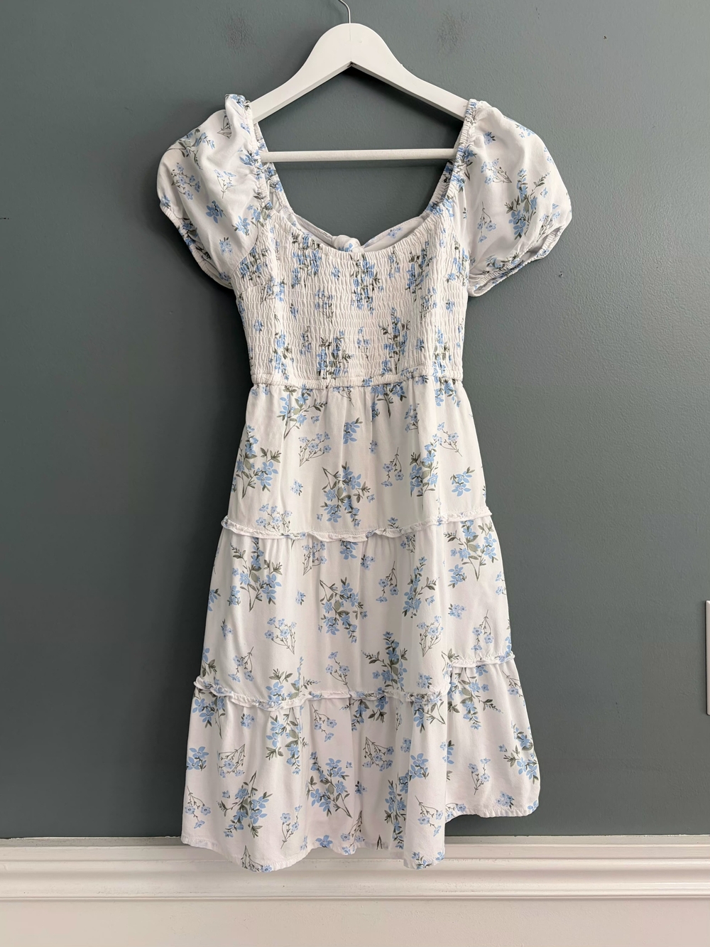 Hollister Blue Floral Smocked Puff Sleeve Mini Dress Size Small Tiered Cutout